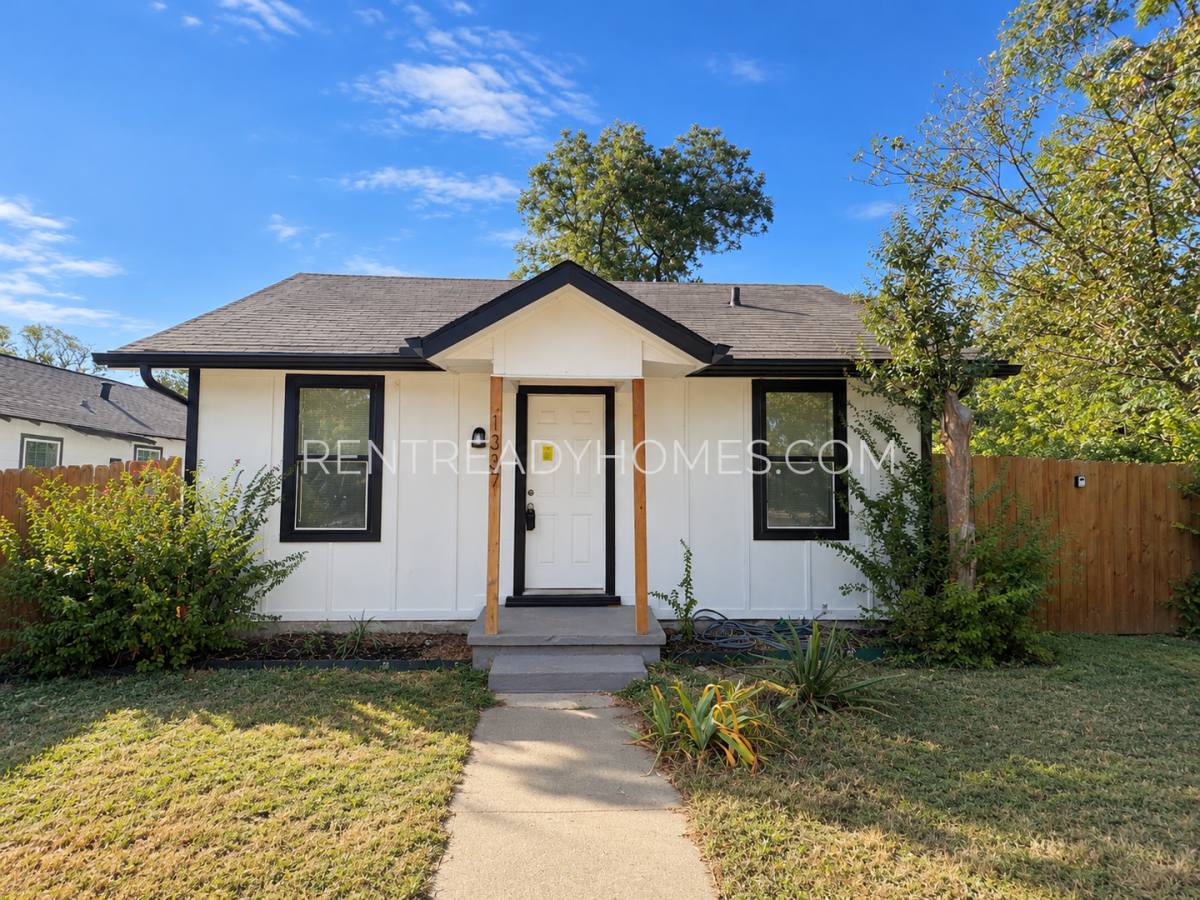 Apartment for rent at 1337 W Bewick St, Fort Worth, TX 76110