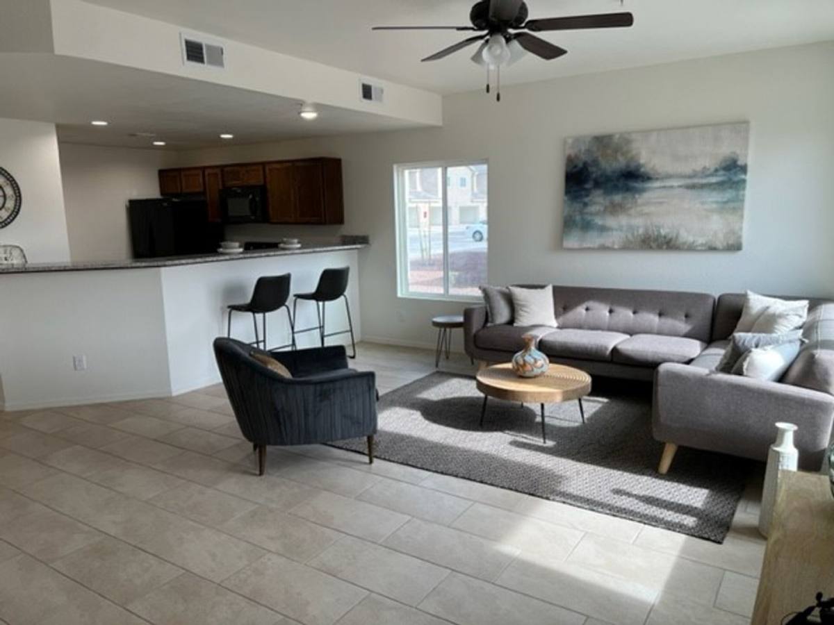 7649 E 44th St, Yuma, AZ 85365 - Apartment for Rent - Image 3