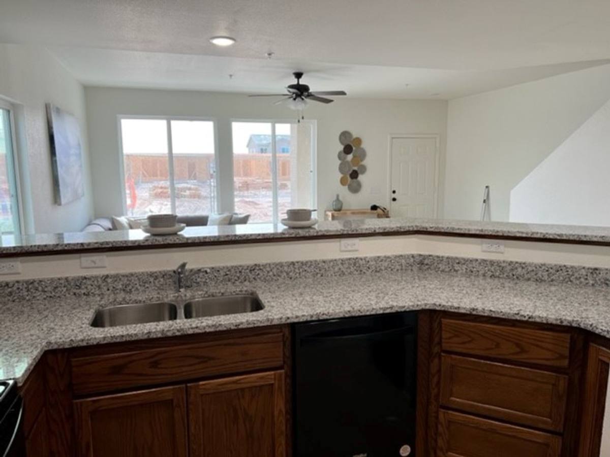 7649 E 44th St, Yuma, AZ 85365 - Apartment for Rent - Image 6