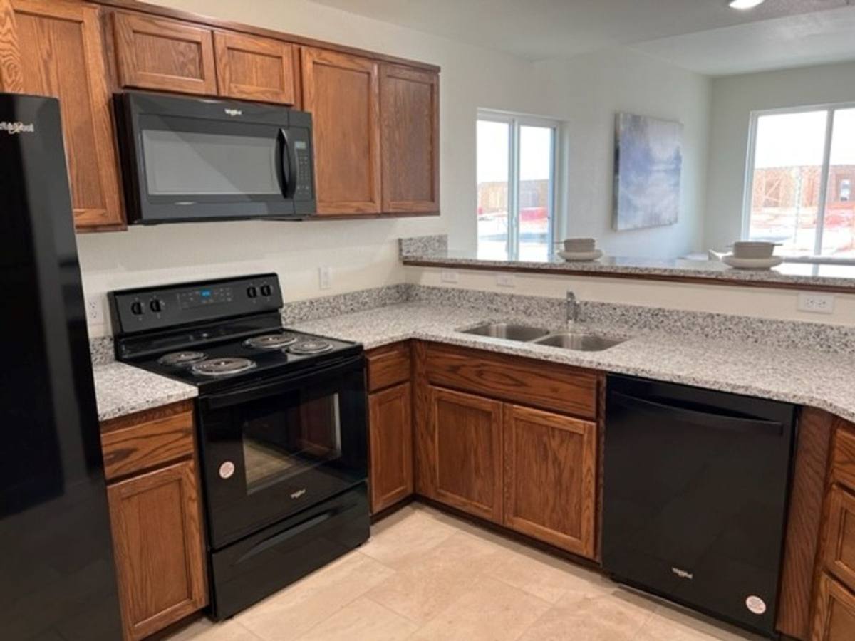 7649 E 44th St, Yuma, AZ 85365 - Apartment for Rent - Image 4