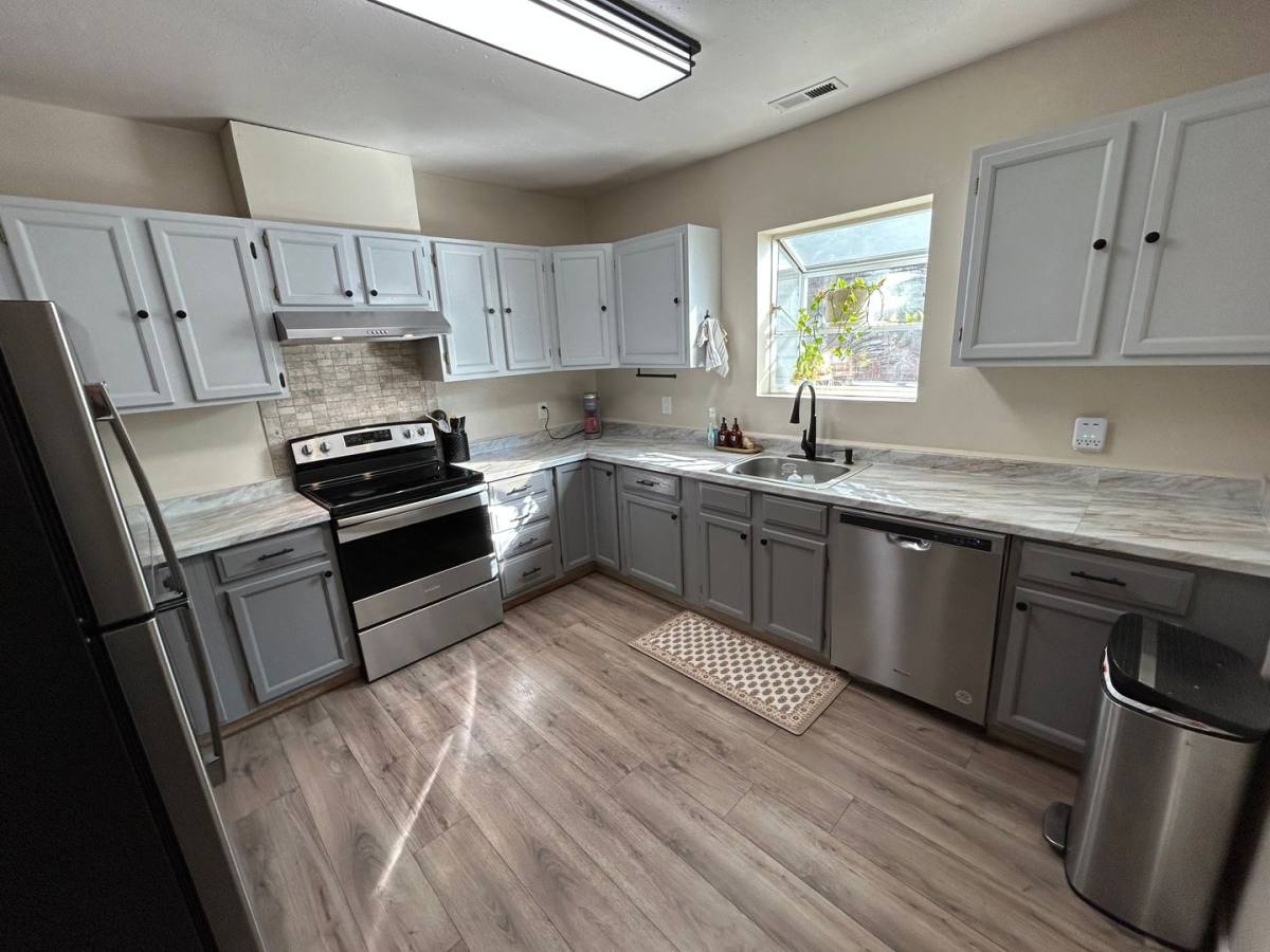218 E Collins, Goldendale, WA 98620 - House for Rent - Image 2