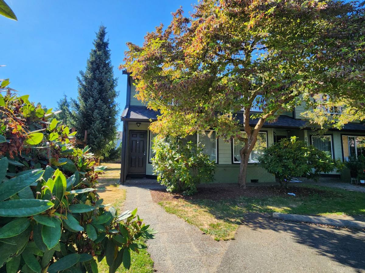 Townhouse for rent at 651 N St #A, Monroe, WA 98272