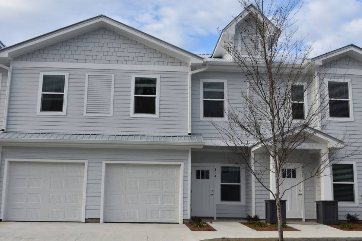 Townhouse for rent at 214 Date Palm Lane, Freeport, FL 32439