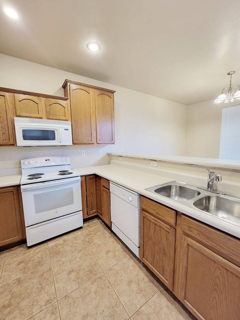 1402 E Scarlet Dr, Flagstaff, AZ 86001 - House for Rent - Image 6