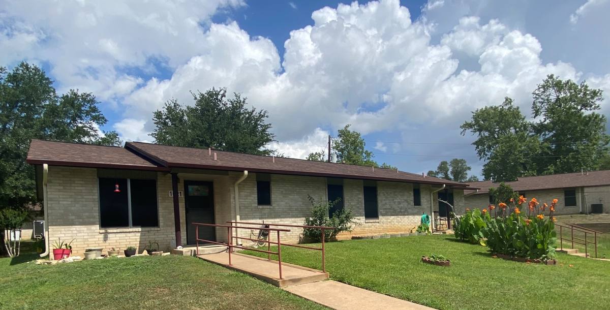 221 Peach St, Luling, TX 78648 - Apartment for Rent - Image 7