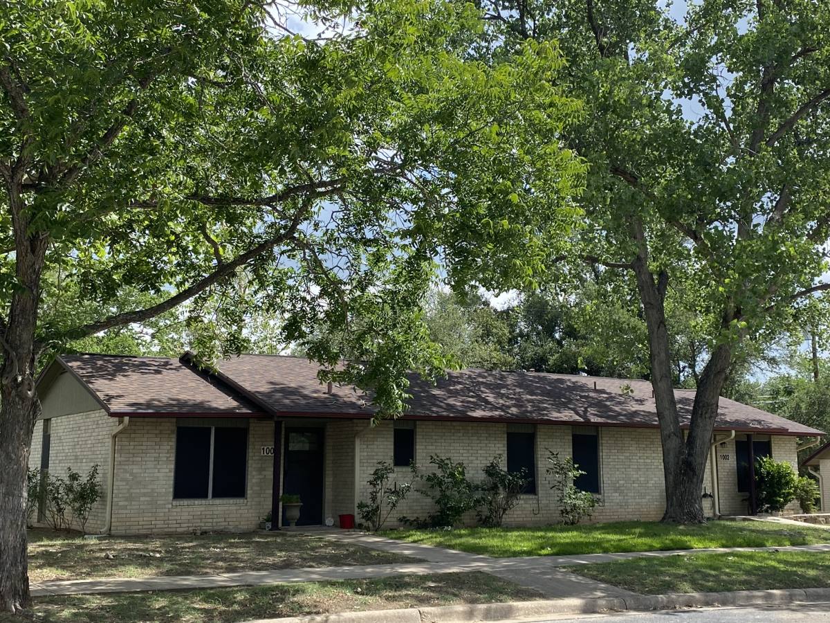 221 Peach St, Luling, TX 78648 - Apartment for Rent - Image 2