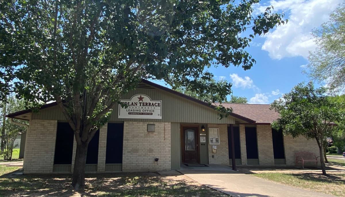 221 Peach St, Luling, TX 78648 - Apartment for Rent - Image 3