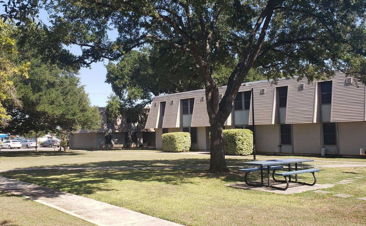 800 N State Highway 123, Seguin, TX 78155 - Apartment for Rent - Image 2