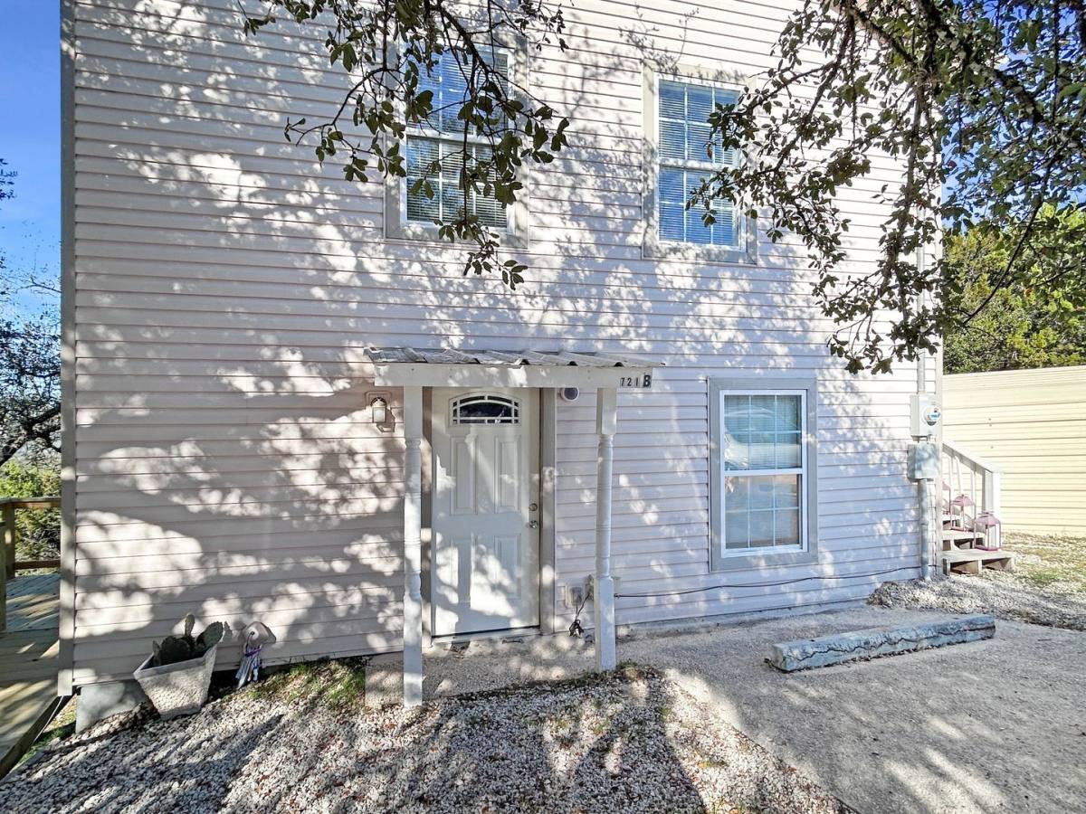 721 Ramblewood Dr #A, Canyon Lake, TX 78133 - House for Rent - Image 10