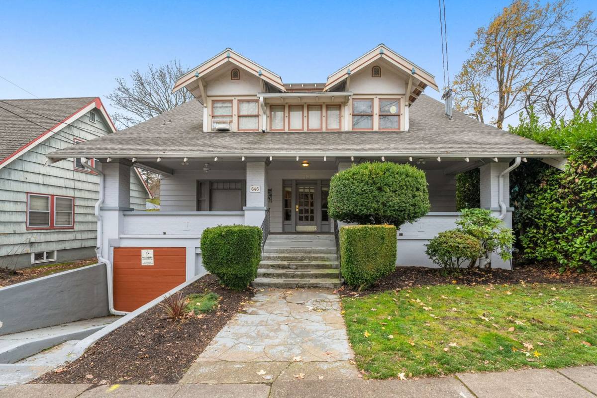 Apartment for rent at Tabor View, 646 SE 60th Ave, Portland, OR 97215