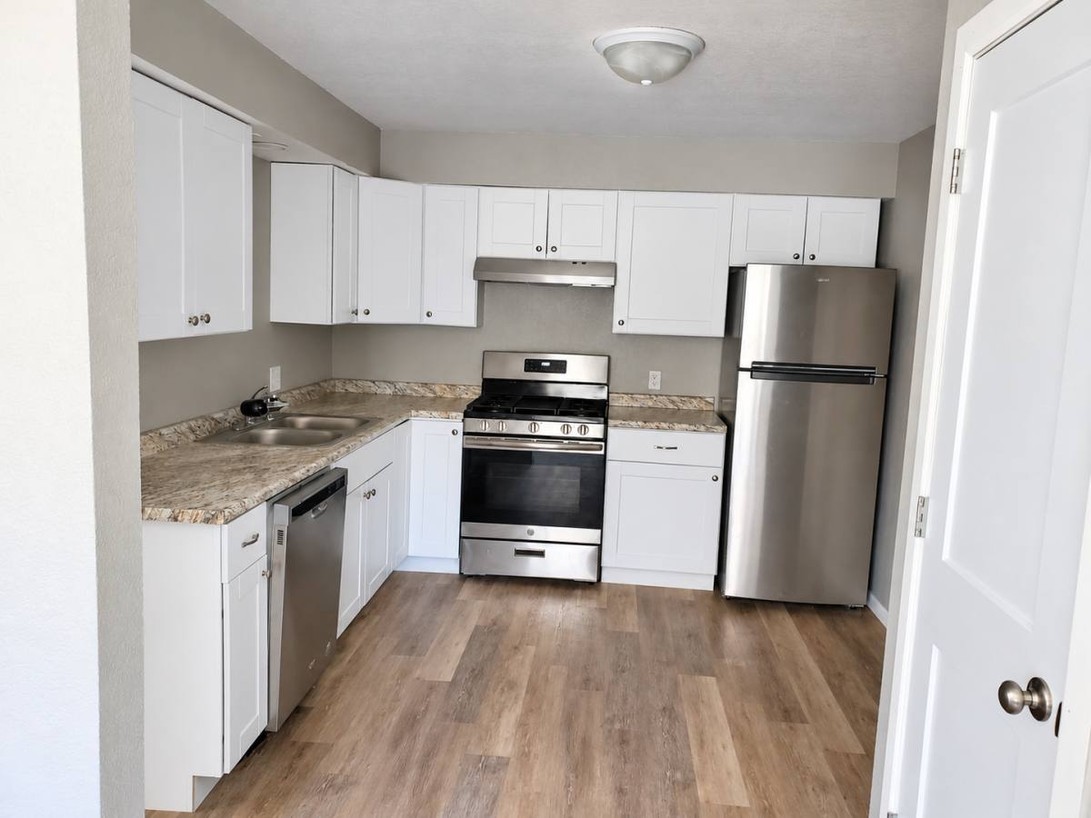 702 S 10th St, Wausau, WI 54403 - Apartment for Rent - Image 2