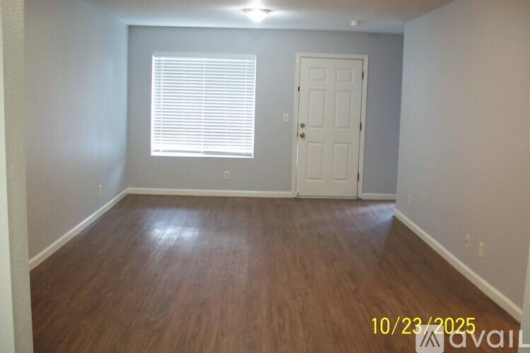 Townhouse for rent at 12403 Summers St, Waterford, CA 95386