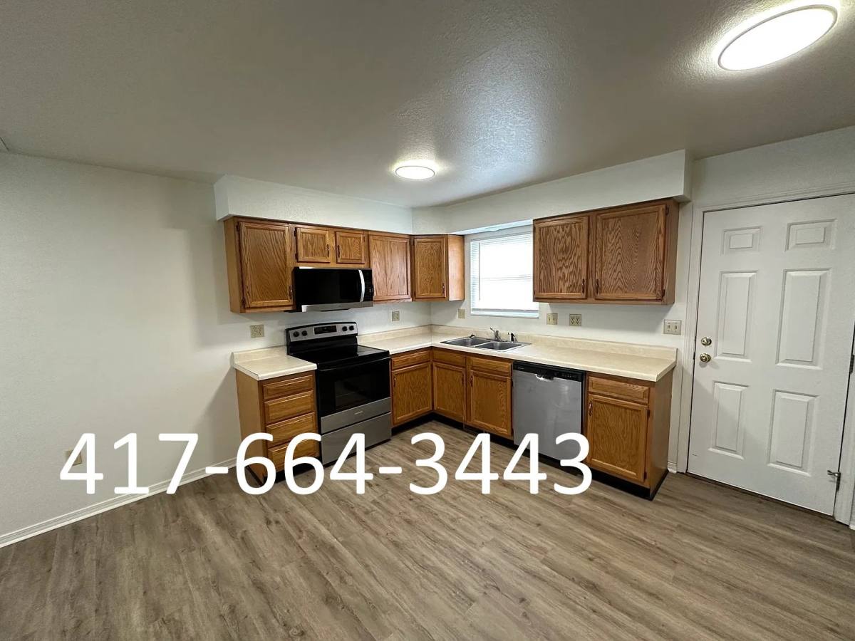 Apartment for rent at 2807 Fremont Court, Lebanon, MO 65536