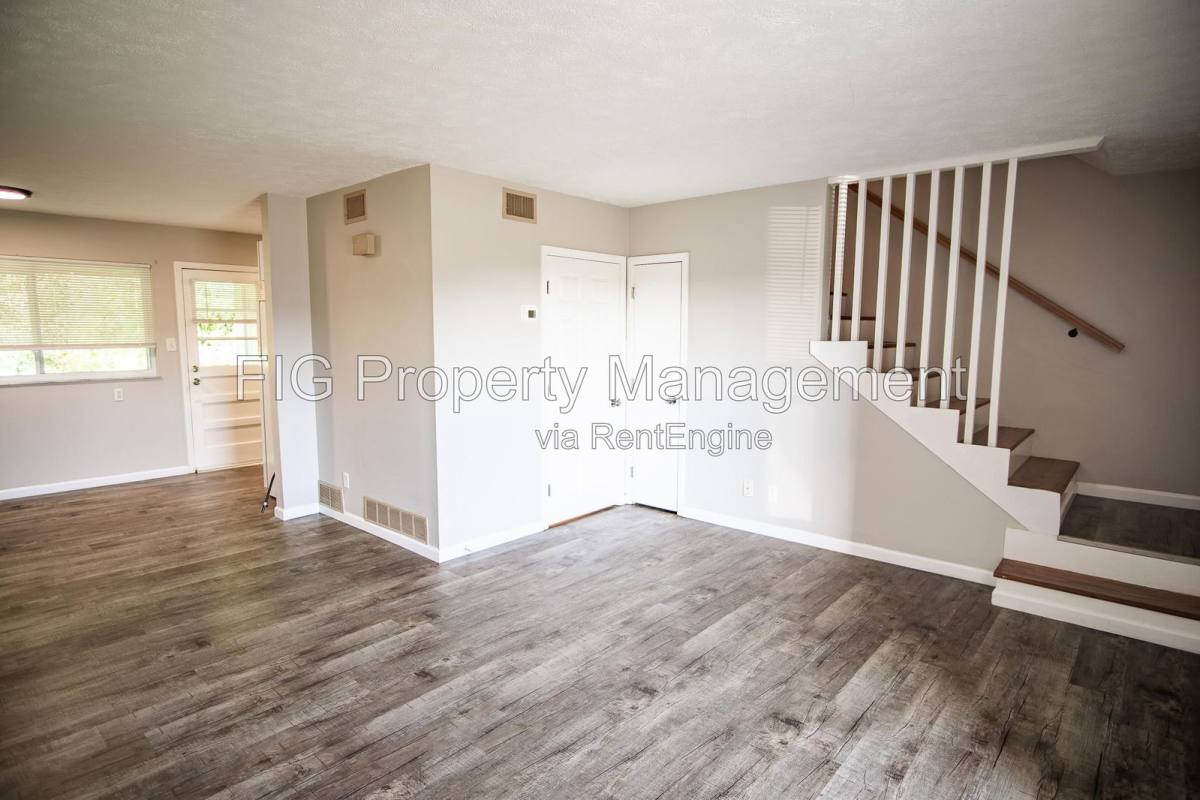 Apartment for rent at 5401 Scenicwood Rd #13, Knoxville, TN 37912