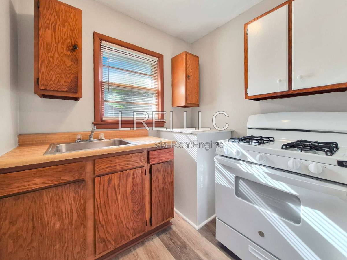810 W Vine St #5, Radcliff, KY 40160 - Apartment for Rent - Image 7