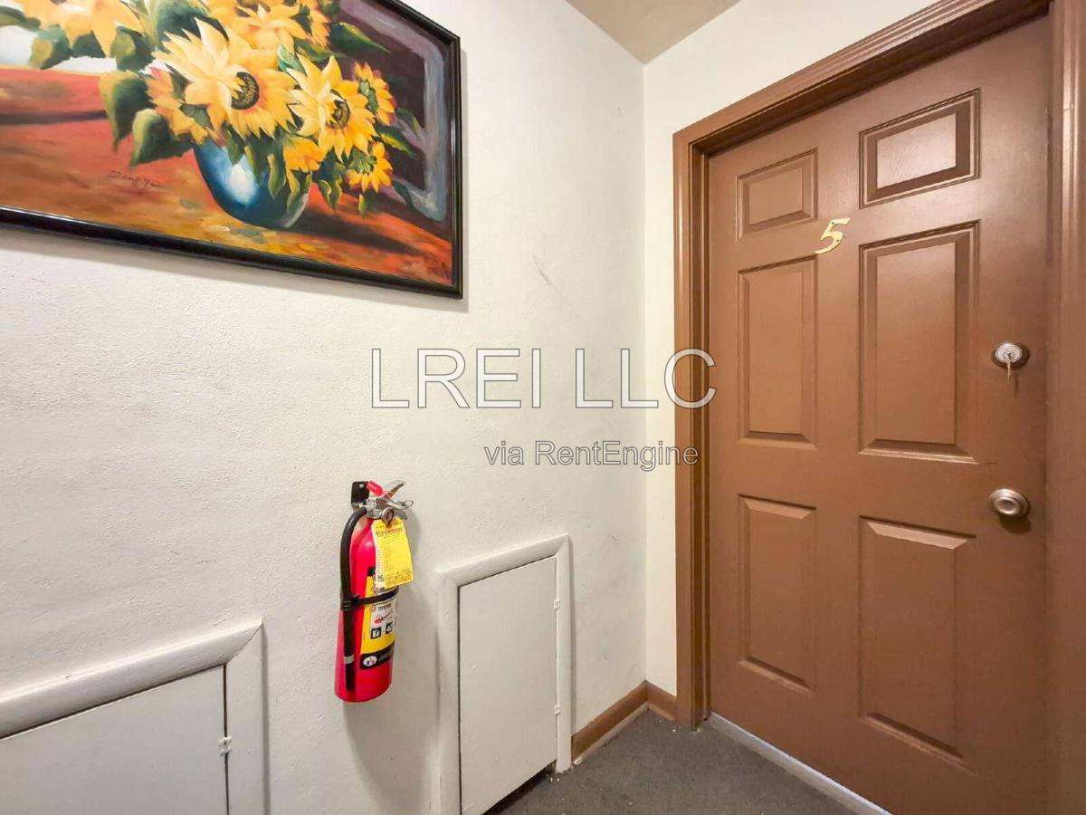 810 W Vine St #5, Radcliff, KY 40160 - Apartment for Rent - Image 2