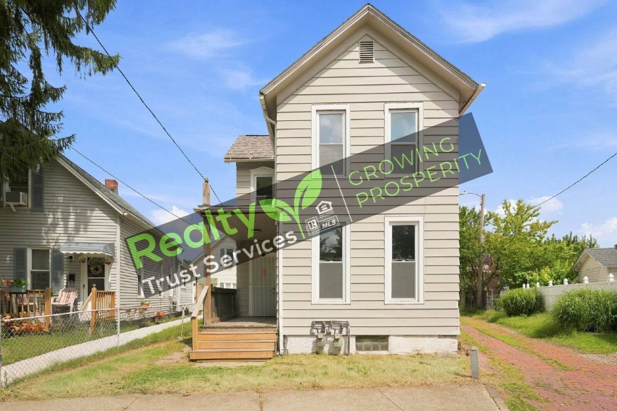 Apartment for rent at 4212 Apple Ave #2, Cleveland, OH 44113
