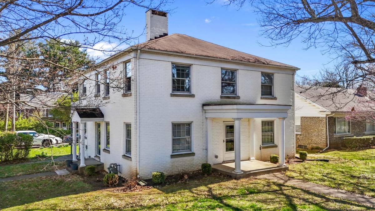 Townhouse for rent at 1600 Carolyn Dr, Lexington, KY 40502