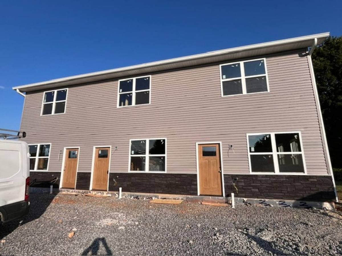 Townhouse for rent at 101 Jefferson St, Morristown, TN 37814
