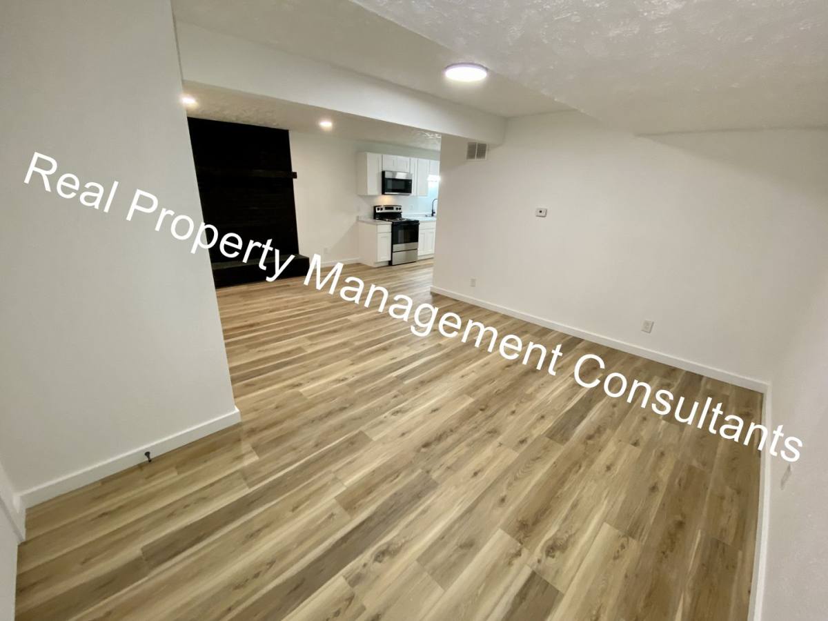 904 Twin Oaks Terrace, Harrisonville, MO 64701 - Apartment for Rent - Image 3