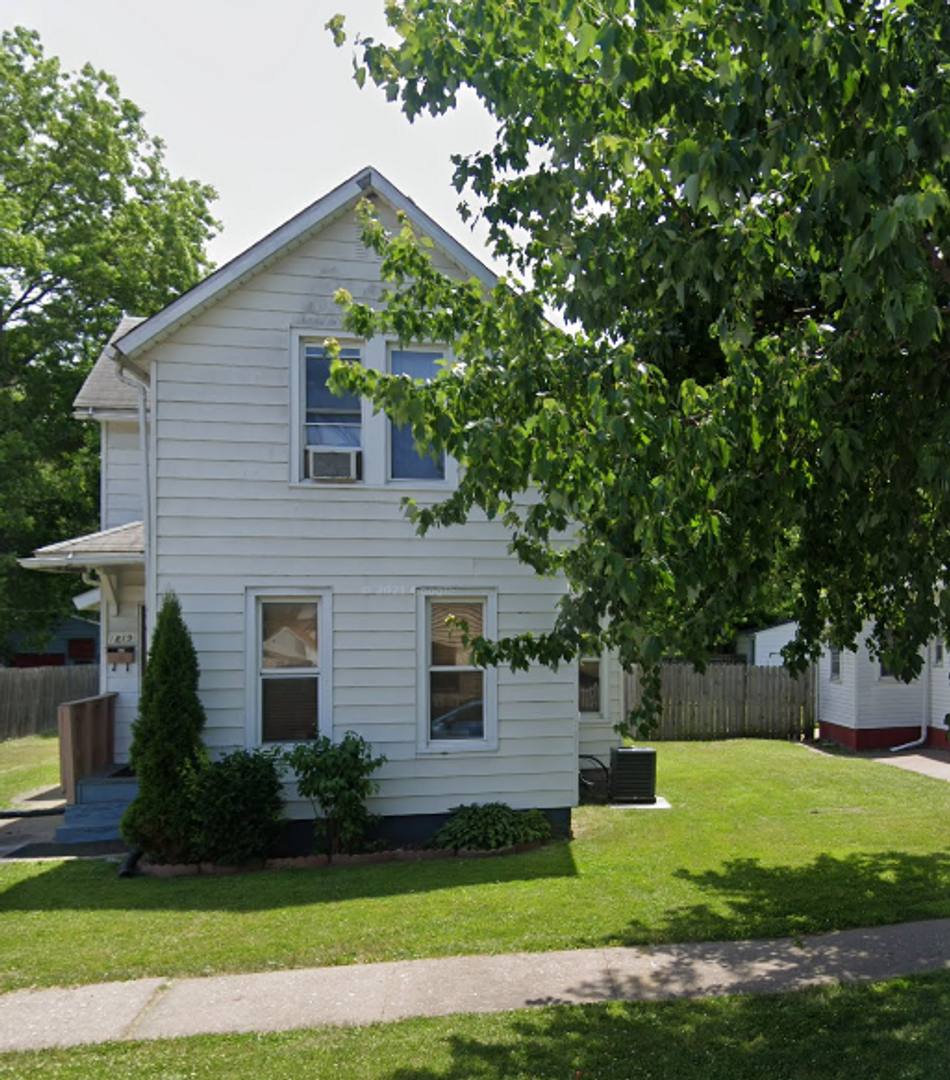 House for rent at 1823 W 6th St, Davenport, IA 52802