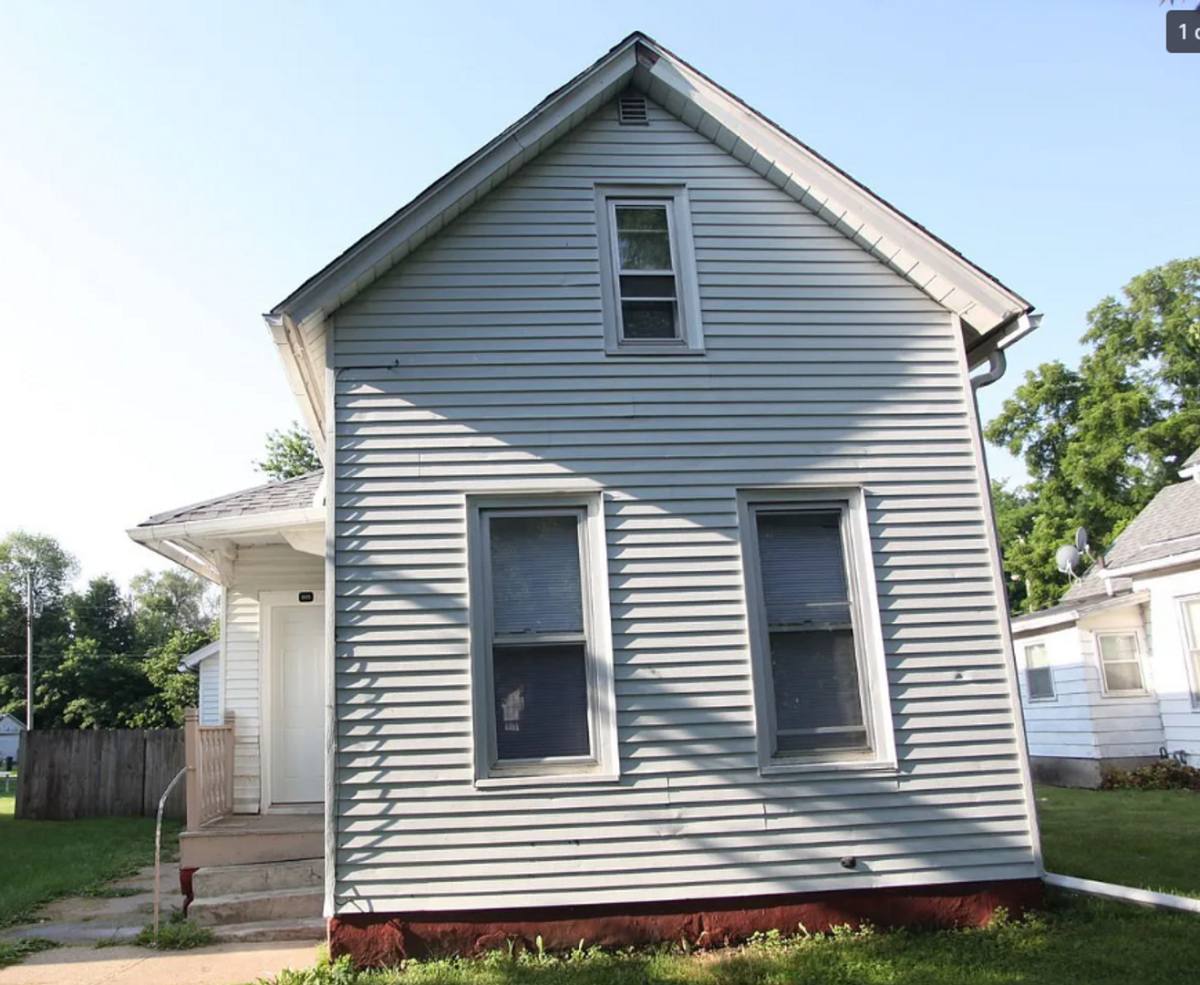 House for rent at 1823 W 6th St, Davenport, IA 52802