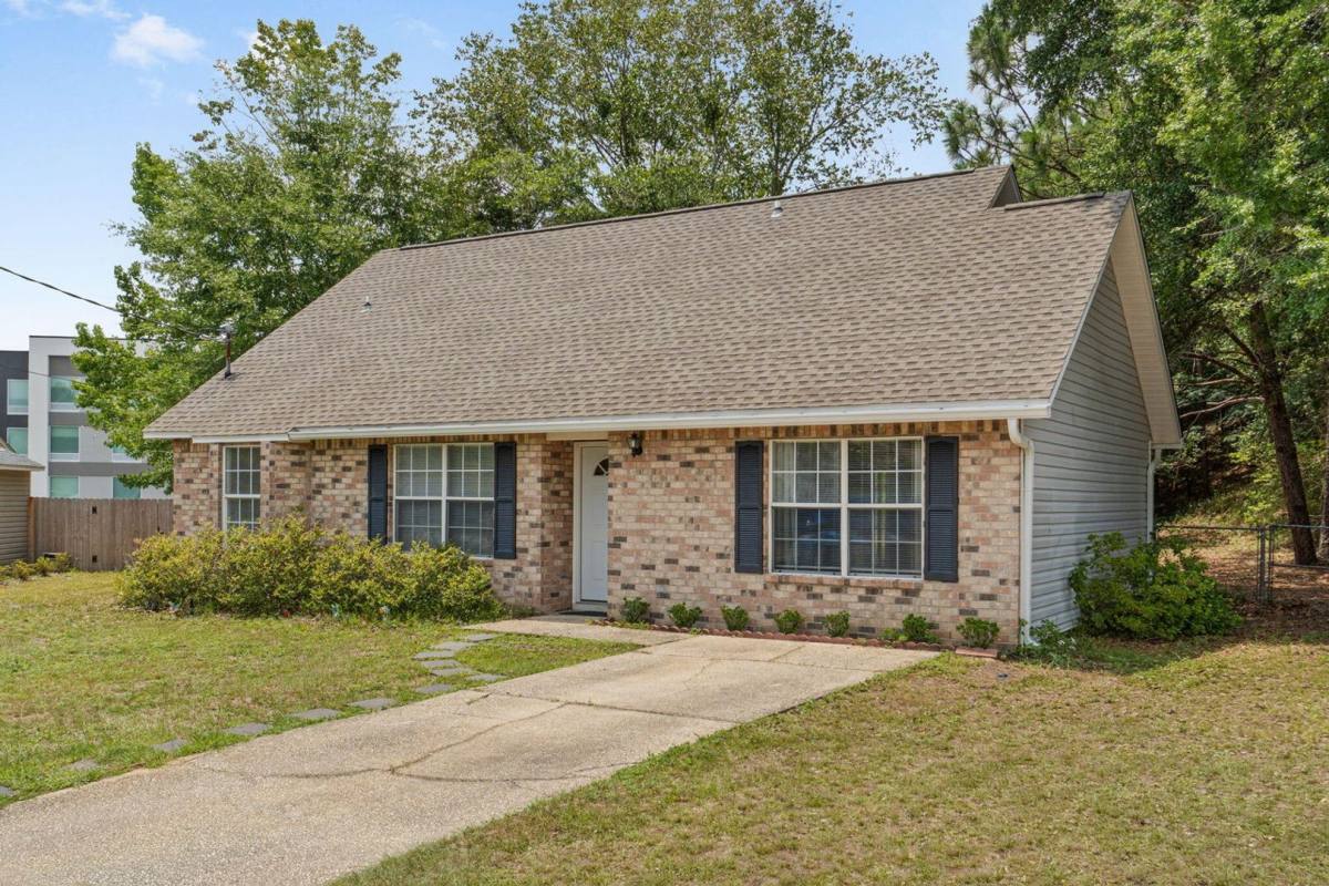 127 Oak Terrace Dr, Crestview, FL 32539 - House for Rent - Image 2