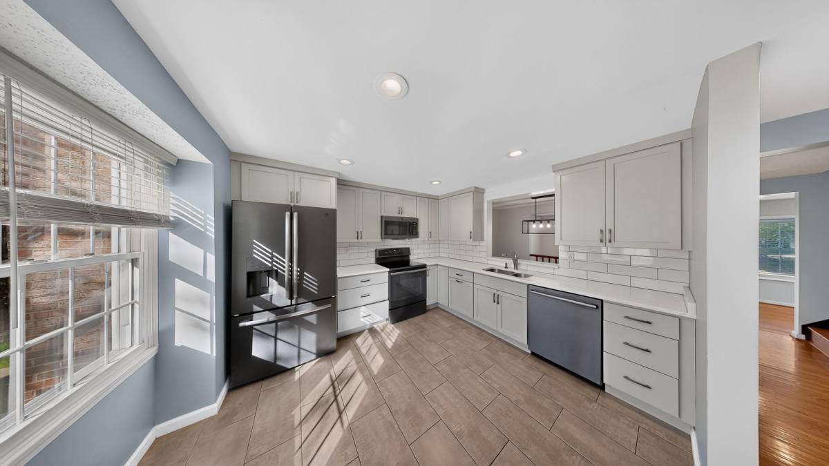 Townhouse for rent at 7521 Weatherby Dr, Derwood, MD 20855