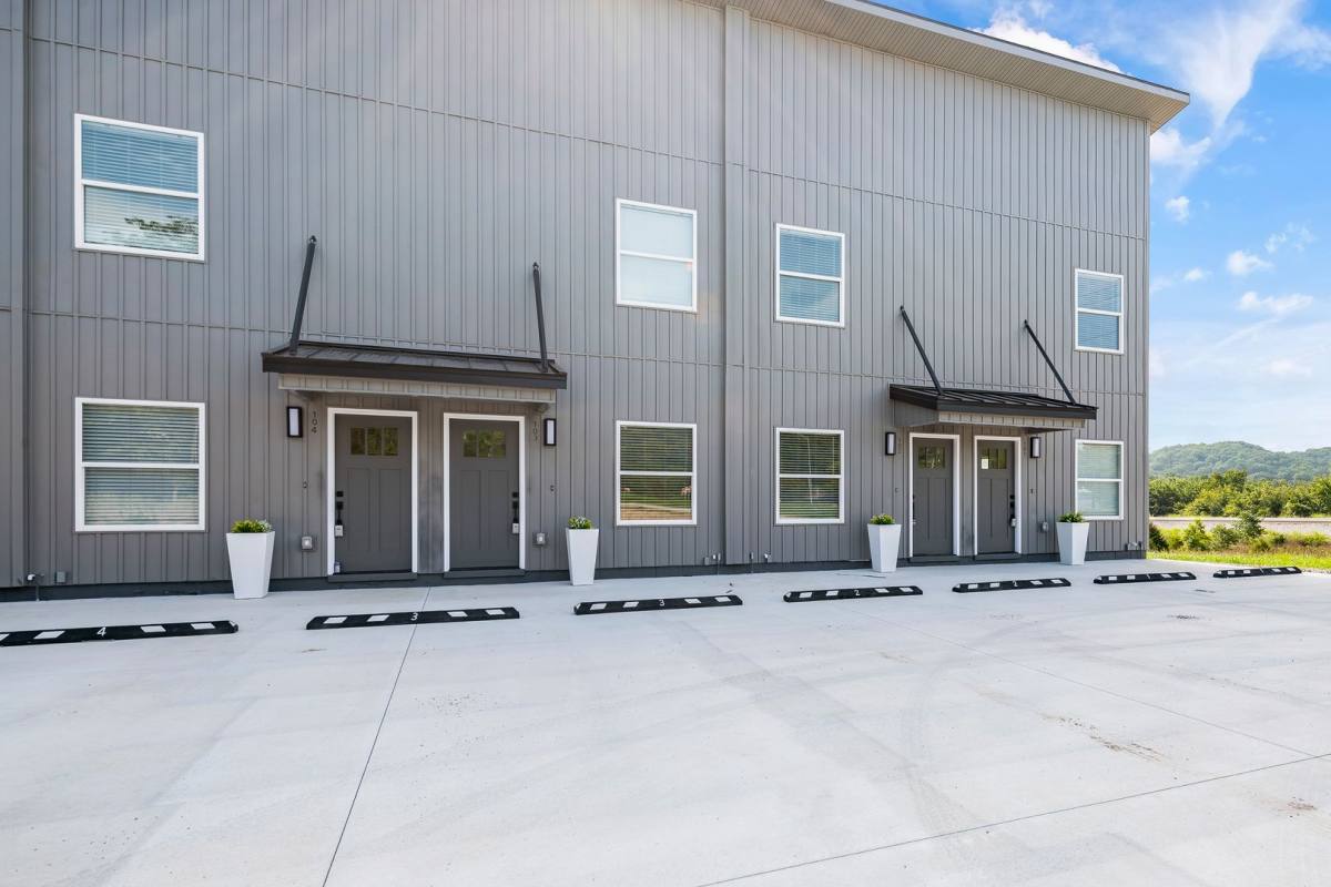 18398 Highway 71 #102, Pineville, MO 64856 - Townhouse for Rent - Image 2