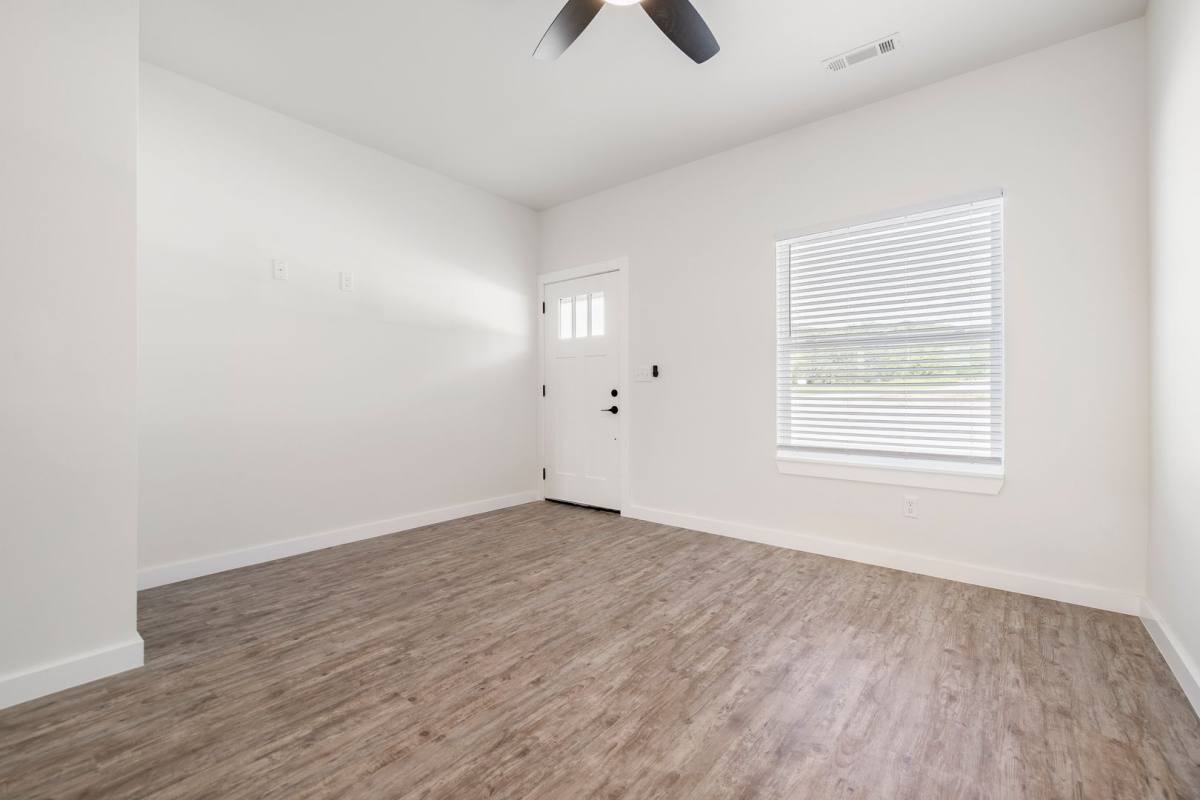18398 Highway 71 #102, Pineville, MO 64856 - Townhouse for Rent - Image 4