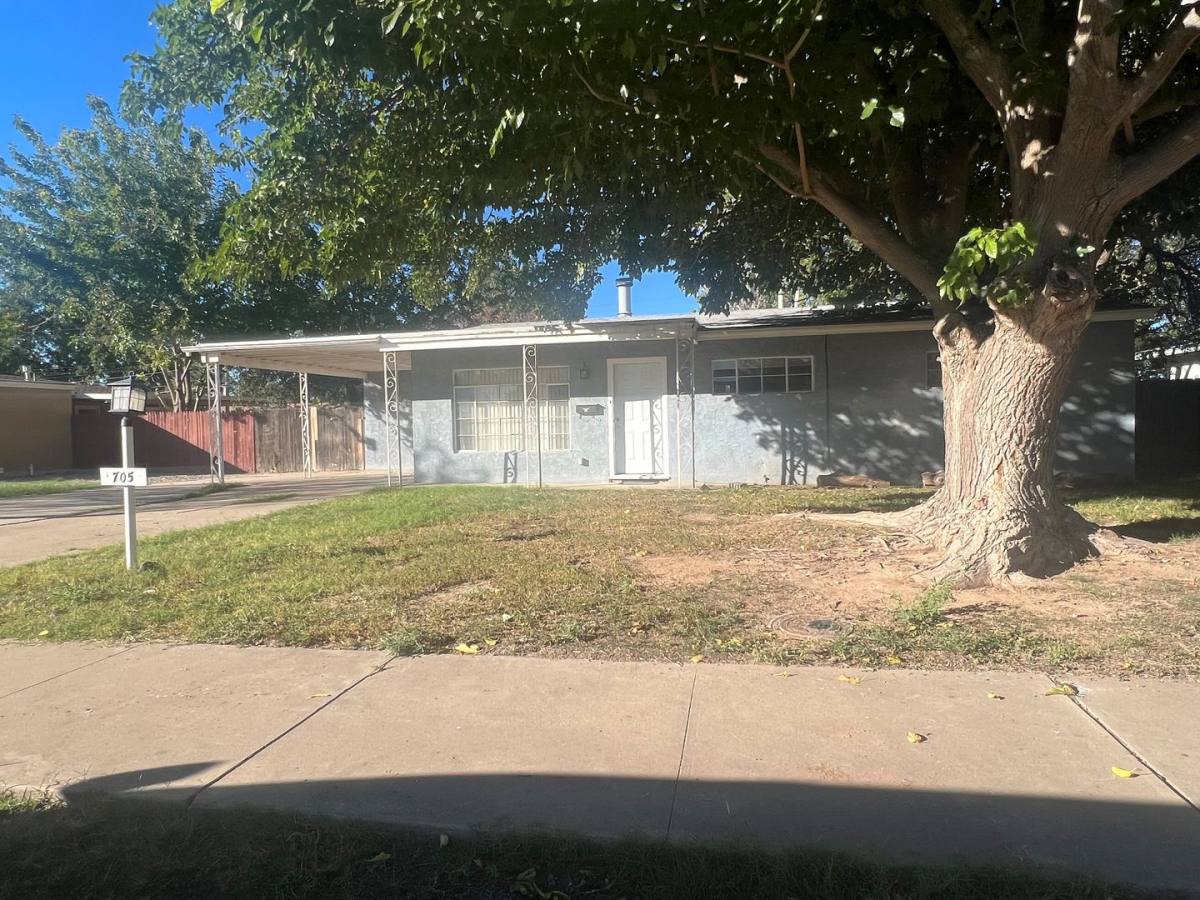House for rent at 705 N Heights Dr, Roswell, NM 88203