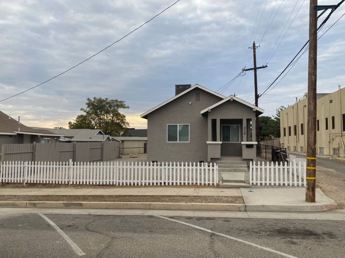 House for rent at 310 7th St, Taft, CA 93268
