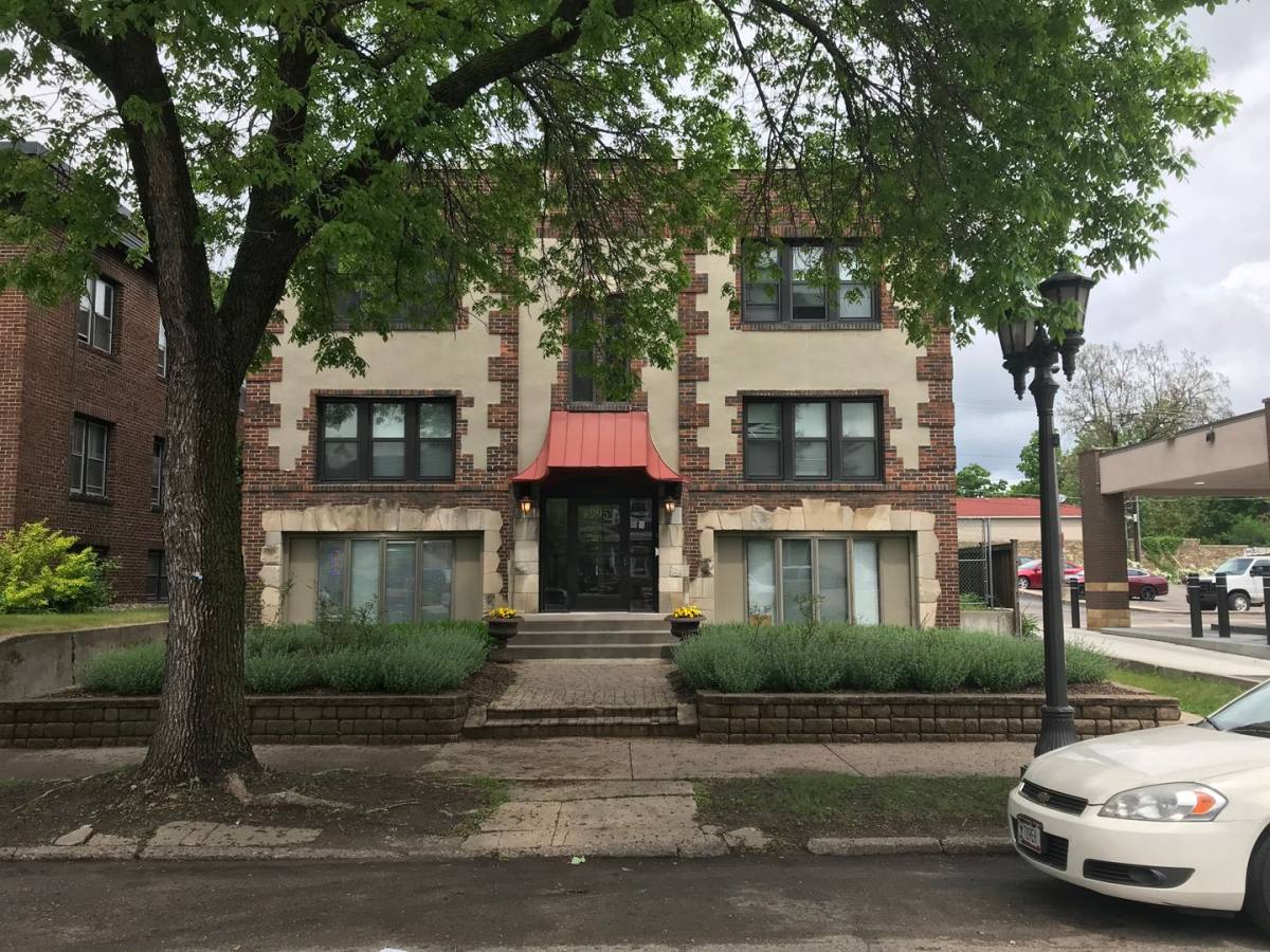 Apartment for rent at 995 Grand Ave, St. Paul, MN 55105