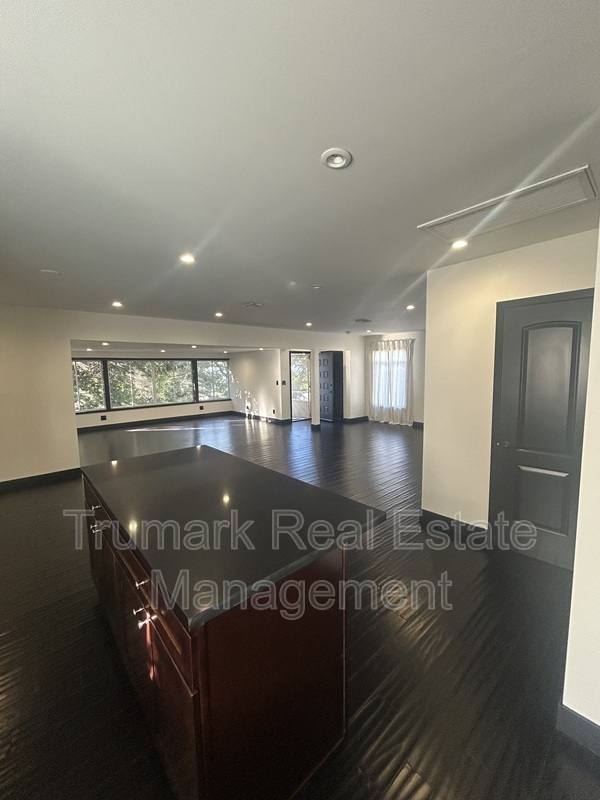 Apartment for rent at 12426 Moorpark St #E, Studio City, CA 91604