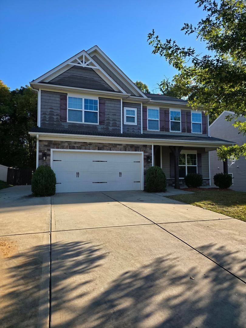 House for rent at 10210 Atkins Ridge Dr, Charlotte, NC 28213