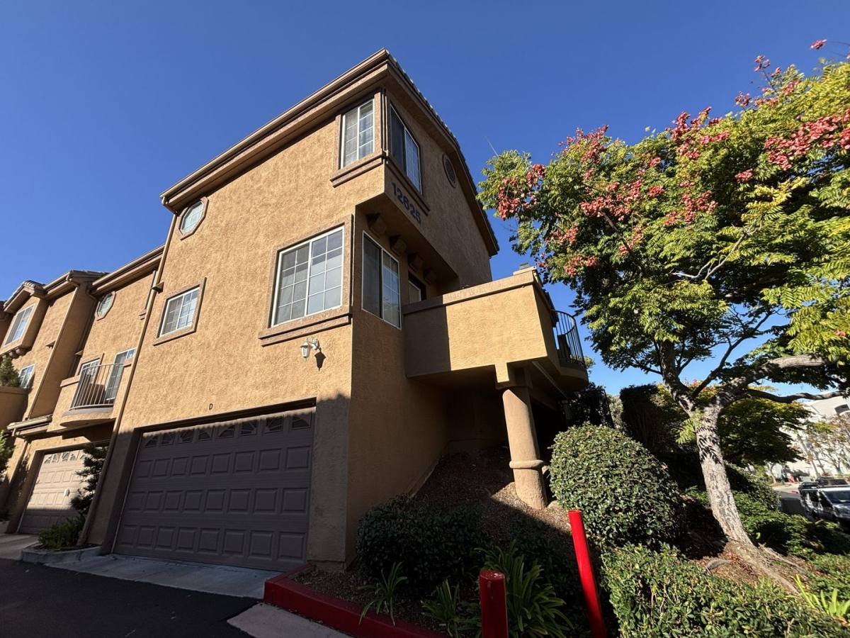 Townhouse for rent at 12625 El Camino Real #D, San Diego, CA 92130