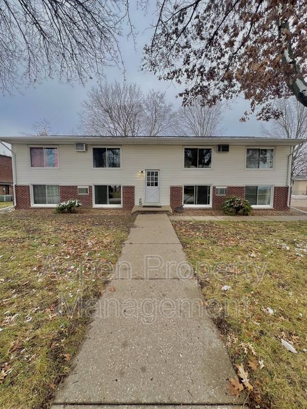 House for rent at 2216 Piper Place #2, Burlington, IA 52601