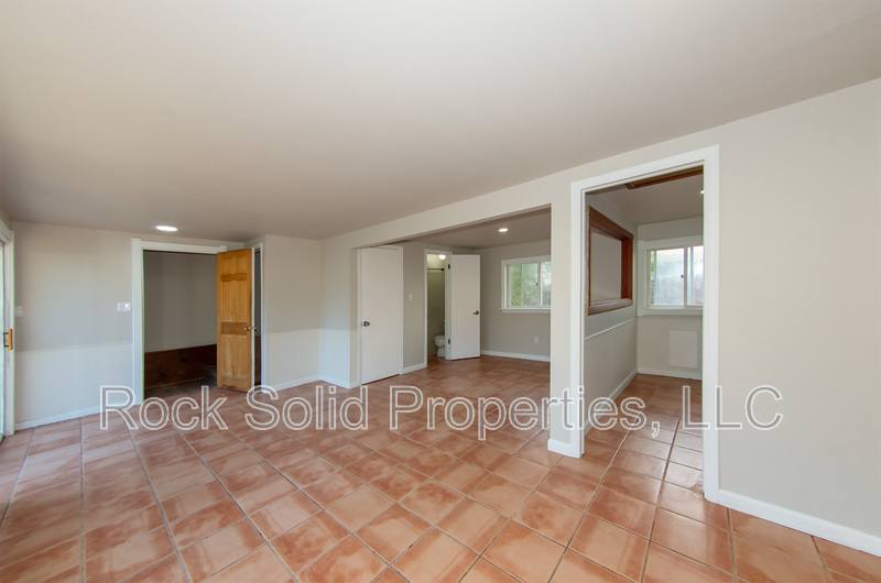 2813 Bent Ave #2, Cheyenne, WY 82001 - Apartment for Rent - Image 3