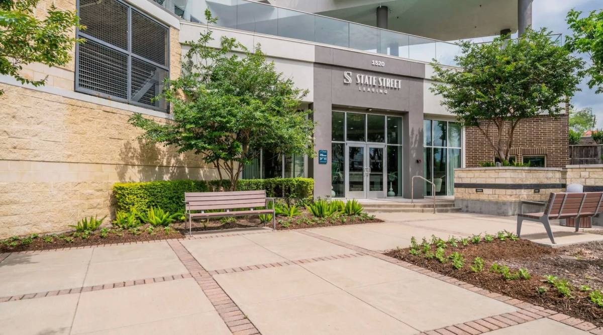 Apartment for rent at 1520 N Memorial Way #B1, Houston, TX 77007