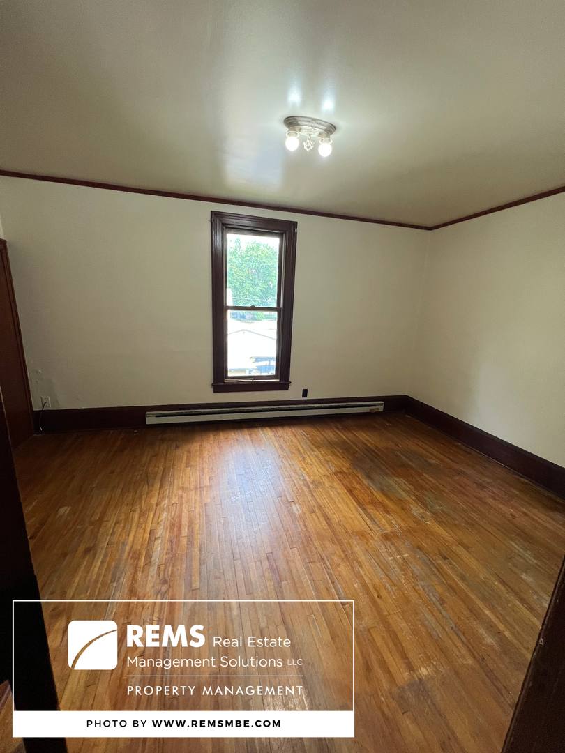 407 2nd St, Baraboo, WI 53913 - Apartment for Rent - Image 2