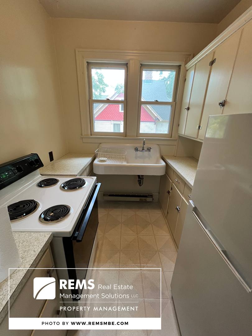 407 2nd St, Baraboo, WI 53913 - Apartment for Rent - Image 3