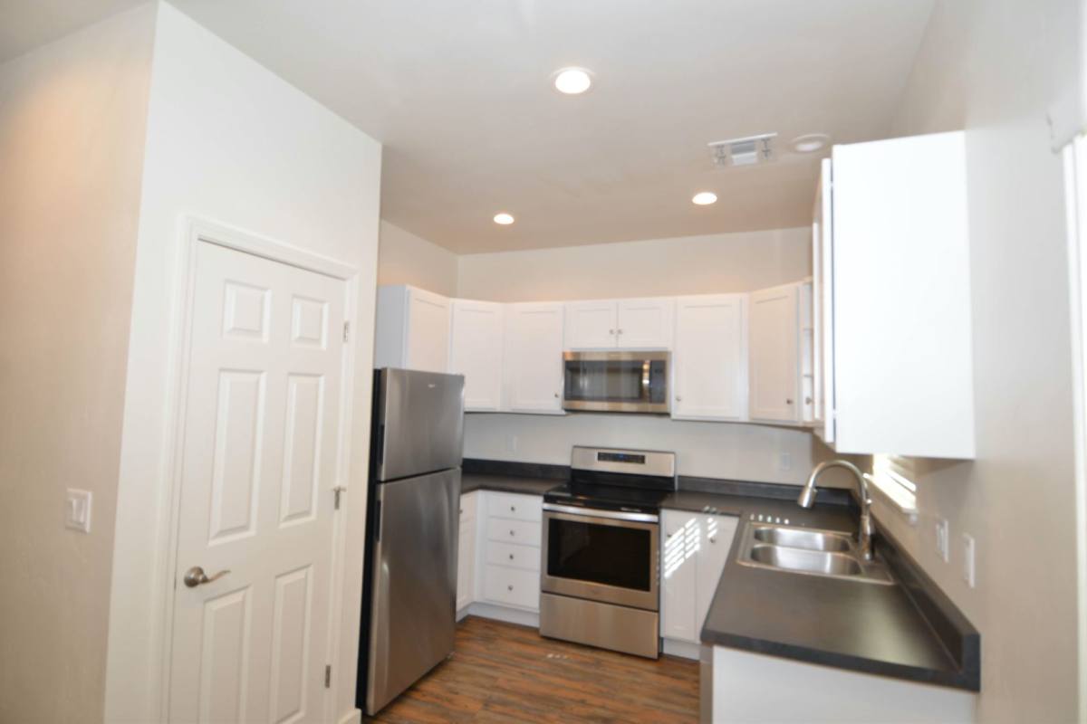 2511 N W St, Flagstaff, AZ 86004 - Apartment for Rent - Image 2