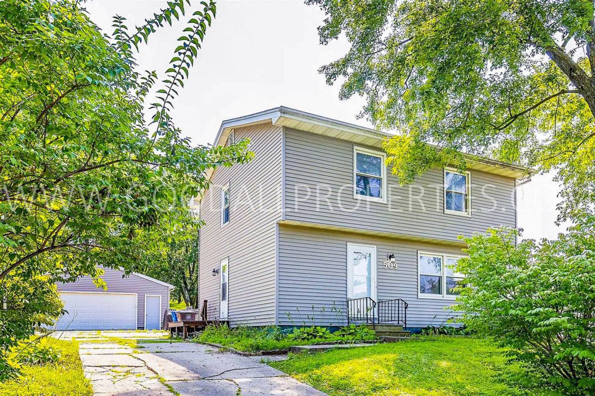 House for rent at 509 E Porter Ave, Des Moines, IA 50315