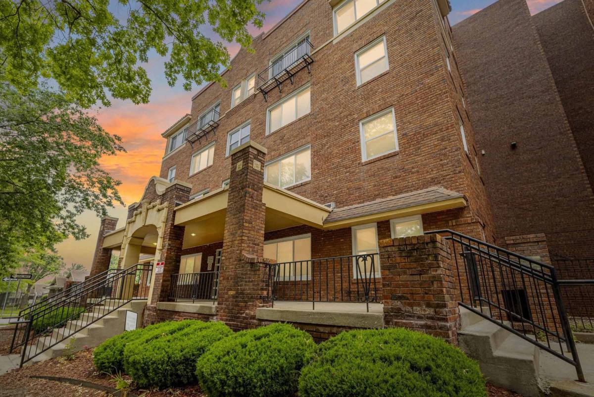 Apartment for rent at Alexandria, 1326 E Armour Blvd, Kansas City, MO 64109