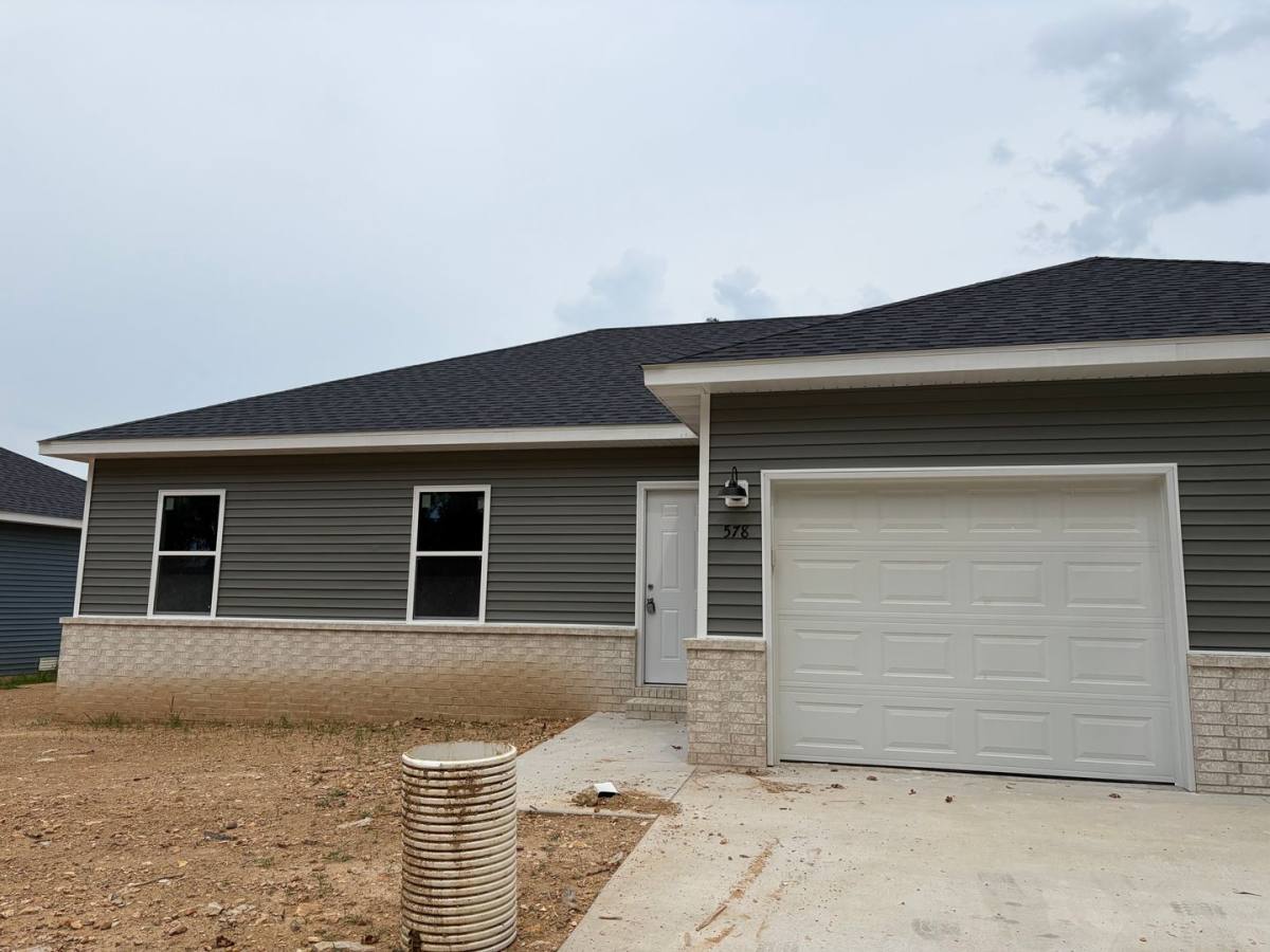 Apartment for rent at 578-576 N Airport Rd, Strafford, MO 65757