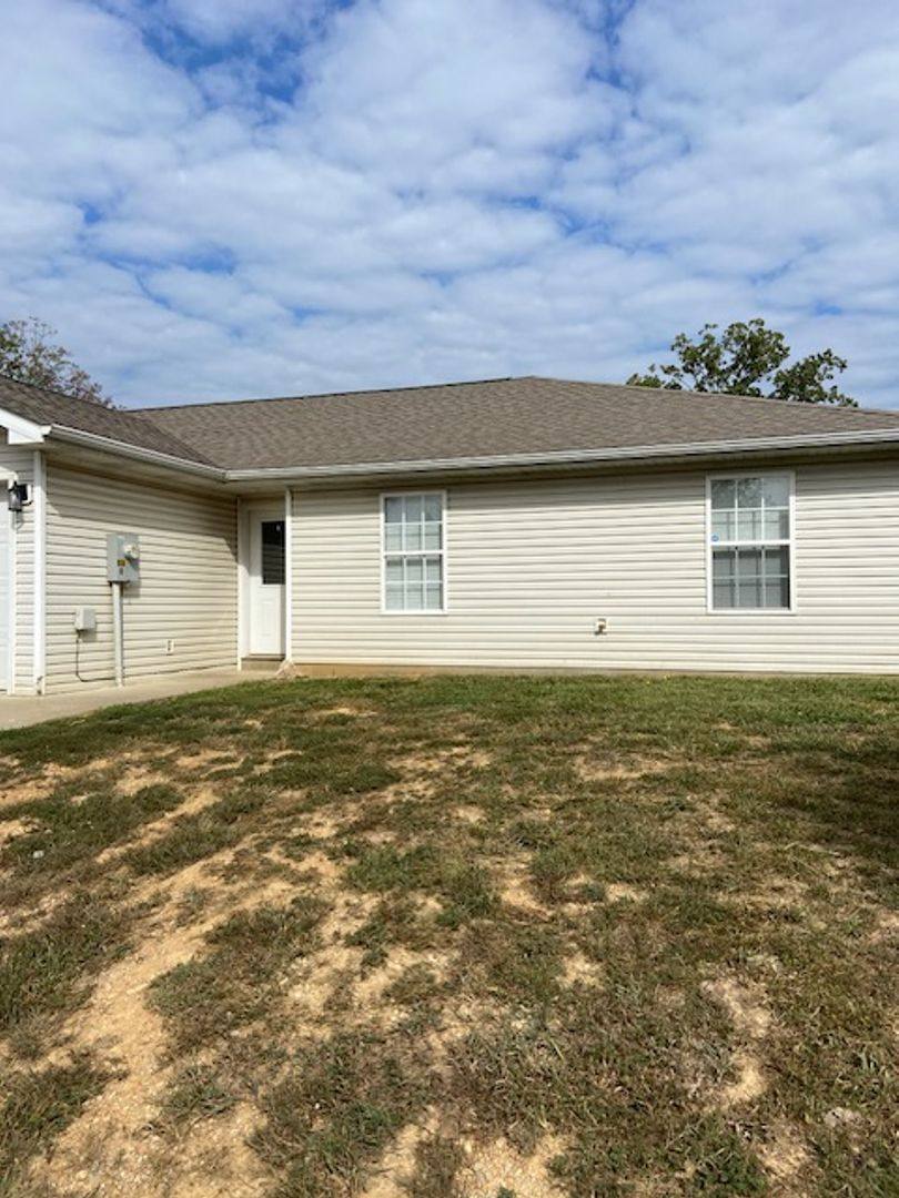 Apartment for rent at 103 Barker Lane, Poplar Bluff, MO 63901