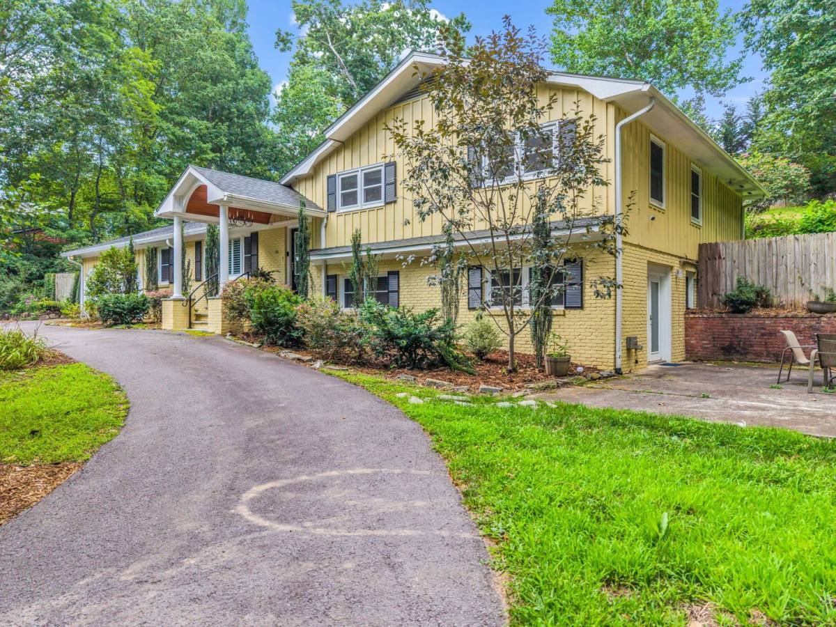 House for rent at 111 Dogwood Dr, Black Mountain, NC 28711