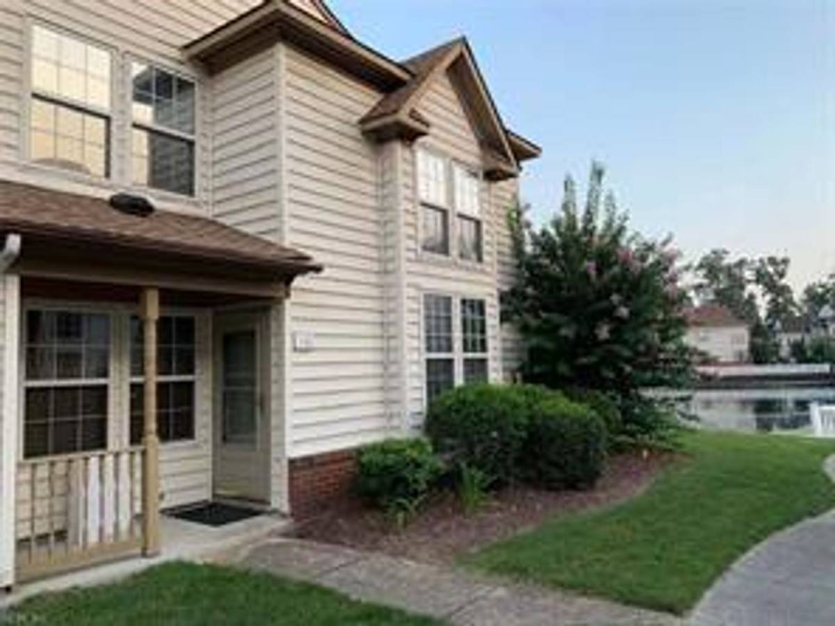 Townhouse for rent at 137 Post Oak Rd, Yorktown, VA 23693