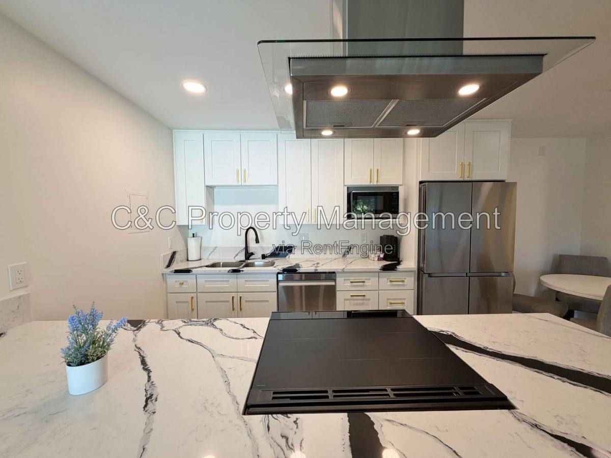 Apartment for rent at 6780 Friars Rd #253, San Diego, CA 92108