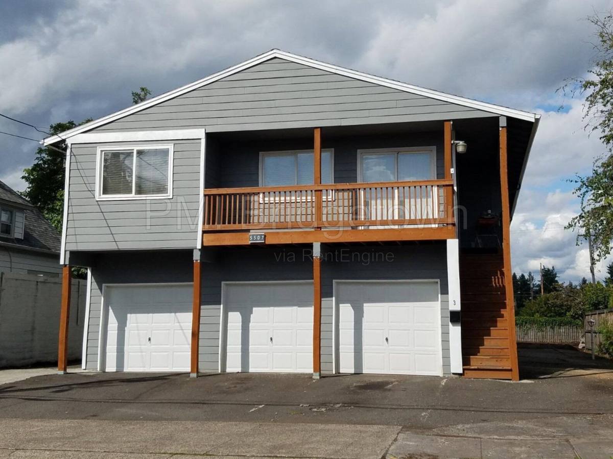 Apartment for rent at 5507 SE Lafayette St #1, Portland, OR 97206